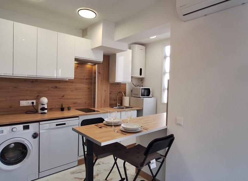 Herverkoop - Apartments - Flats - Torrevieia - Center