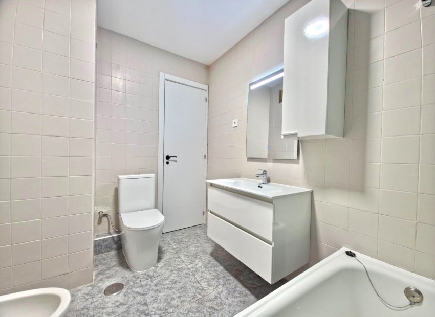 Herverkoop - Apartments - Flats - Torrevieia - Playa Los Naufragos