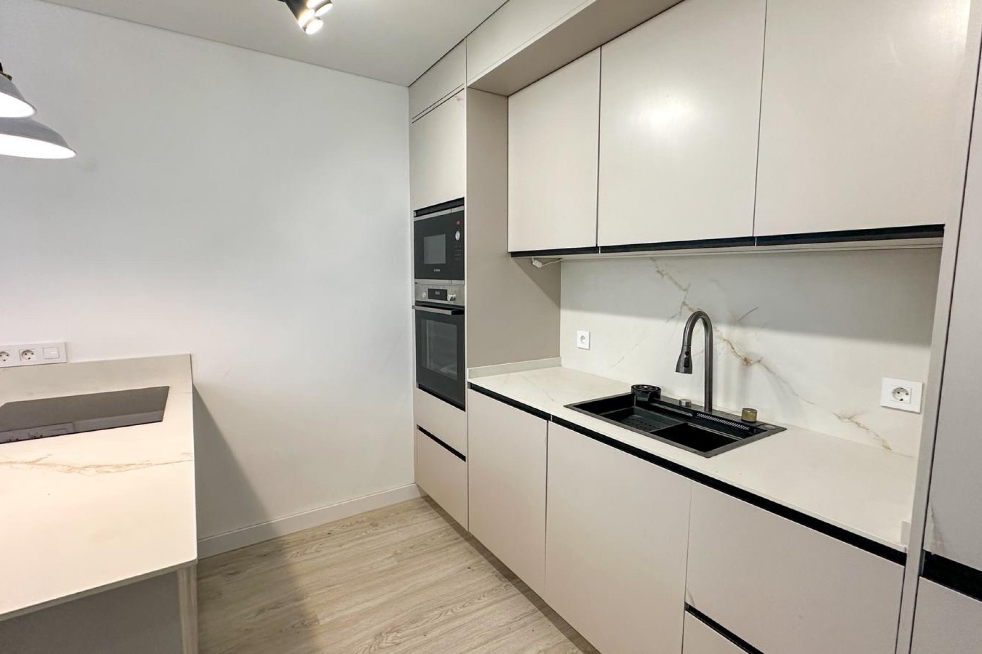 Herverkoop - Apartments - Flats - Torrevieia - Playa Los Naufragos