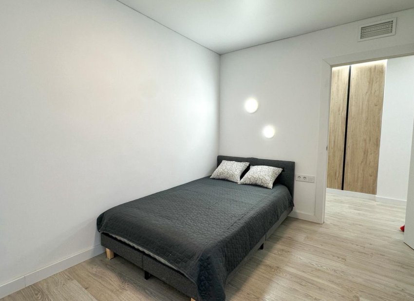 Herverkoop - Apartments - Flats - Torrevieia - Playa Los Naufragos