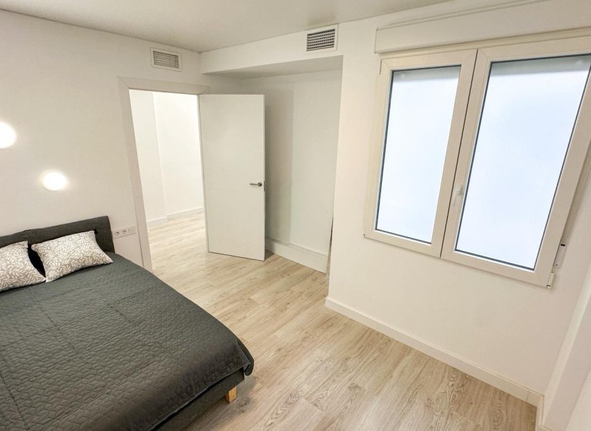 Herverkoop - Apartments - Flats - Torrevieia - Playa Los Naufragos