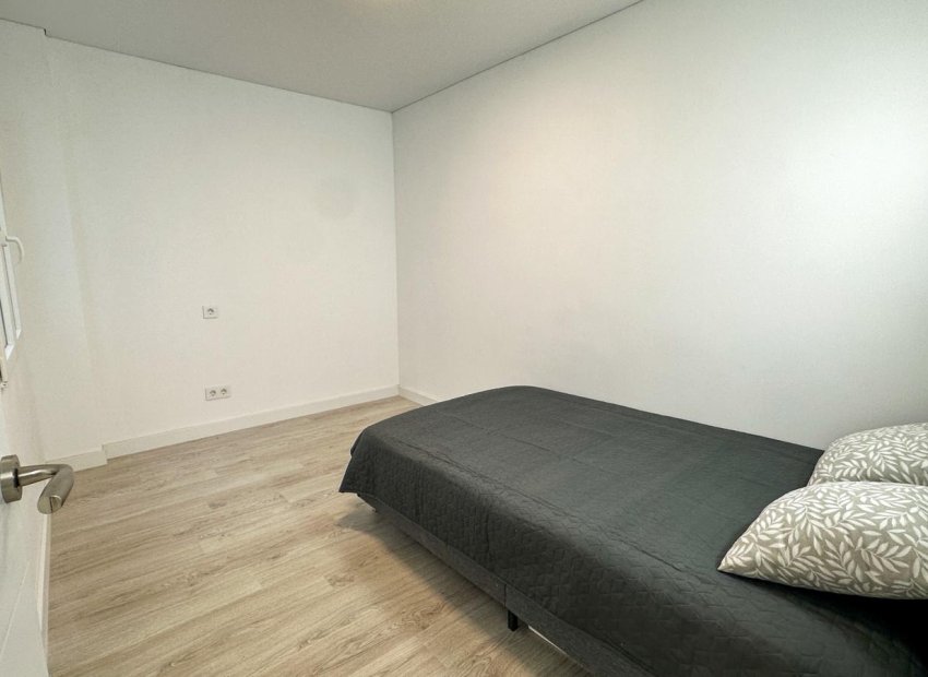 Herverkoop - Apartments - Flats - Torrevieia - Playa Los Naufragos