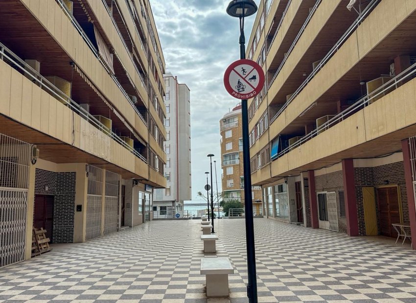 Herverkoop - Apartments - Flats - Torrevieia - Playa Los Naufragos
