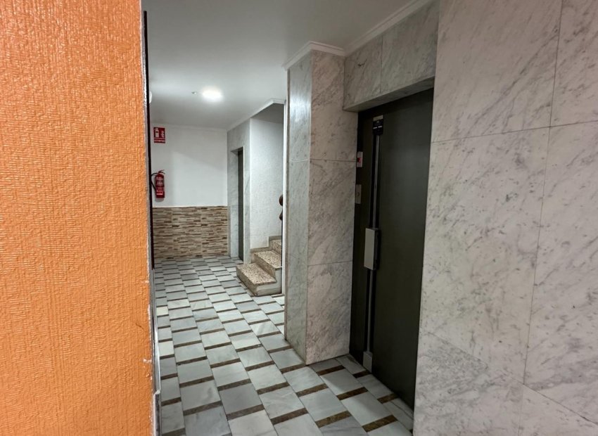 Herverkoop - Apartments - Flats - Torrevieia - Playa Los Naufragos