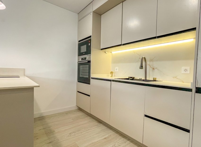 Herverkoop - Apartments - Flats - Torrevieia - Playa Los Naufragos