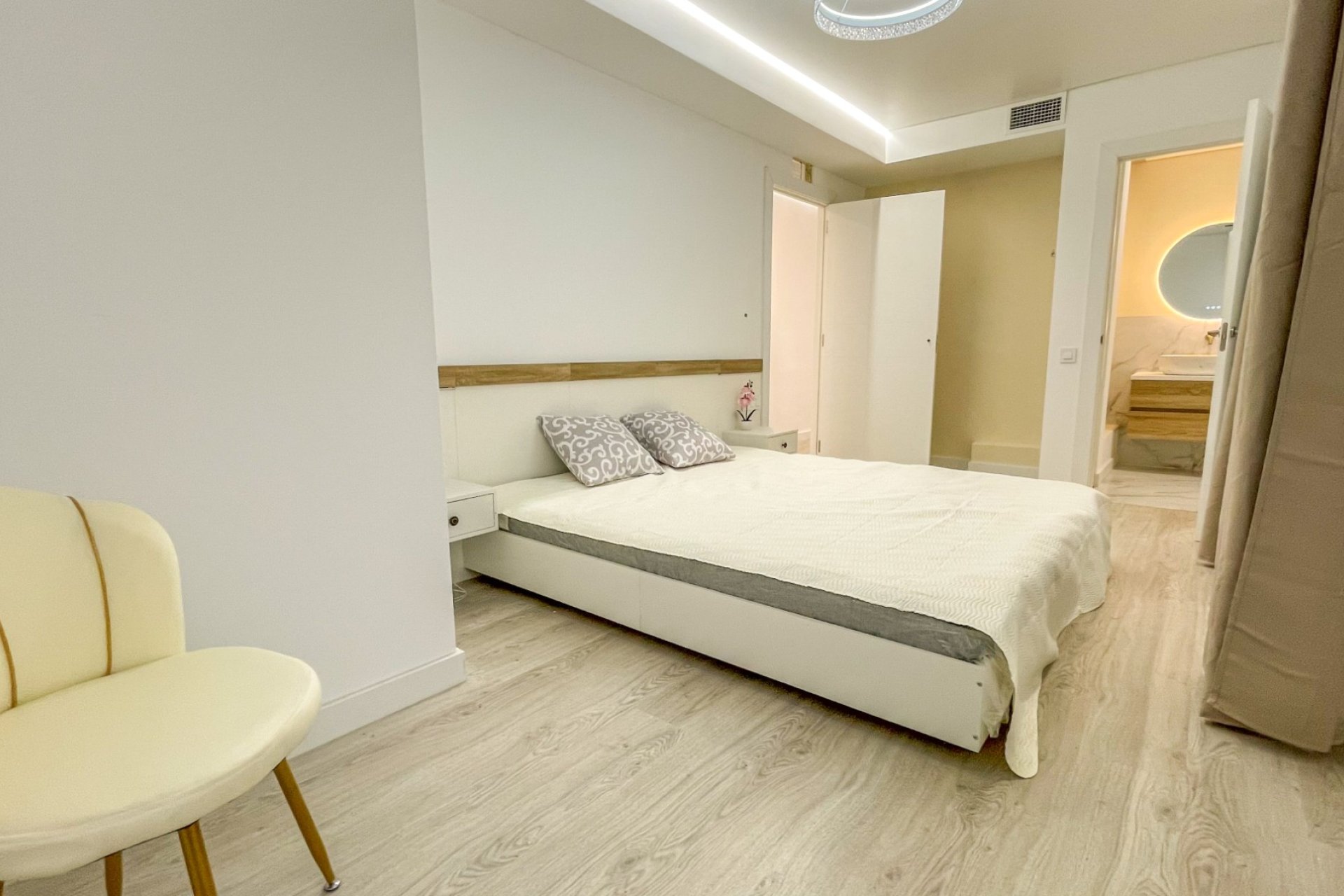 Herverkoop - Apartments - Flats - Torrevieia - Playa Los Naufragos