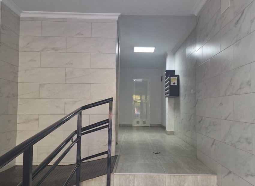 Herverkoop - Apartments - Flats - Torrevieia - Playa Los Naufragos