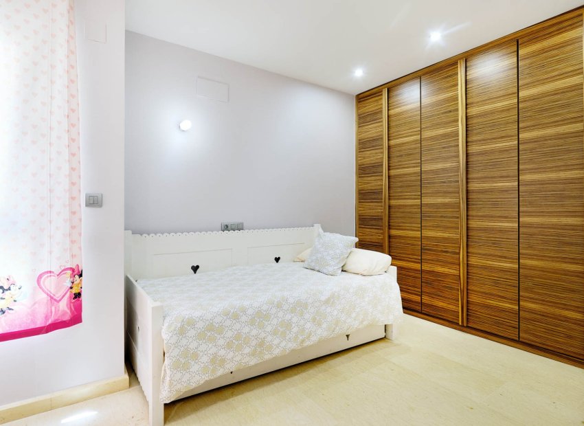 Herverkoop - Appartement / flat - Torrevieia - Center