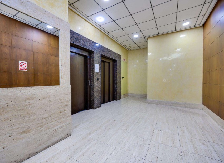 Herverkoop - Appartement / flat - Torrevieia - Center