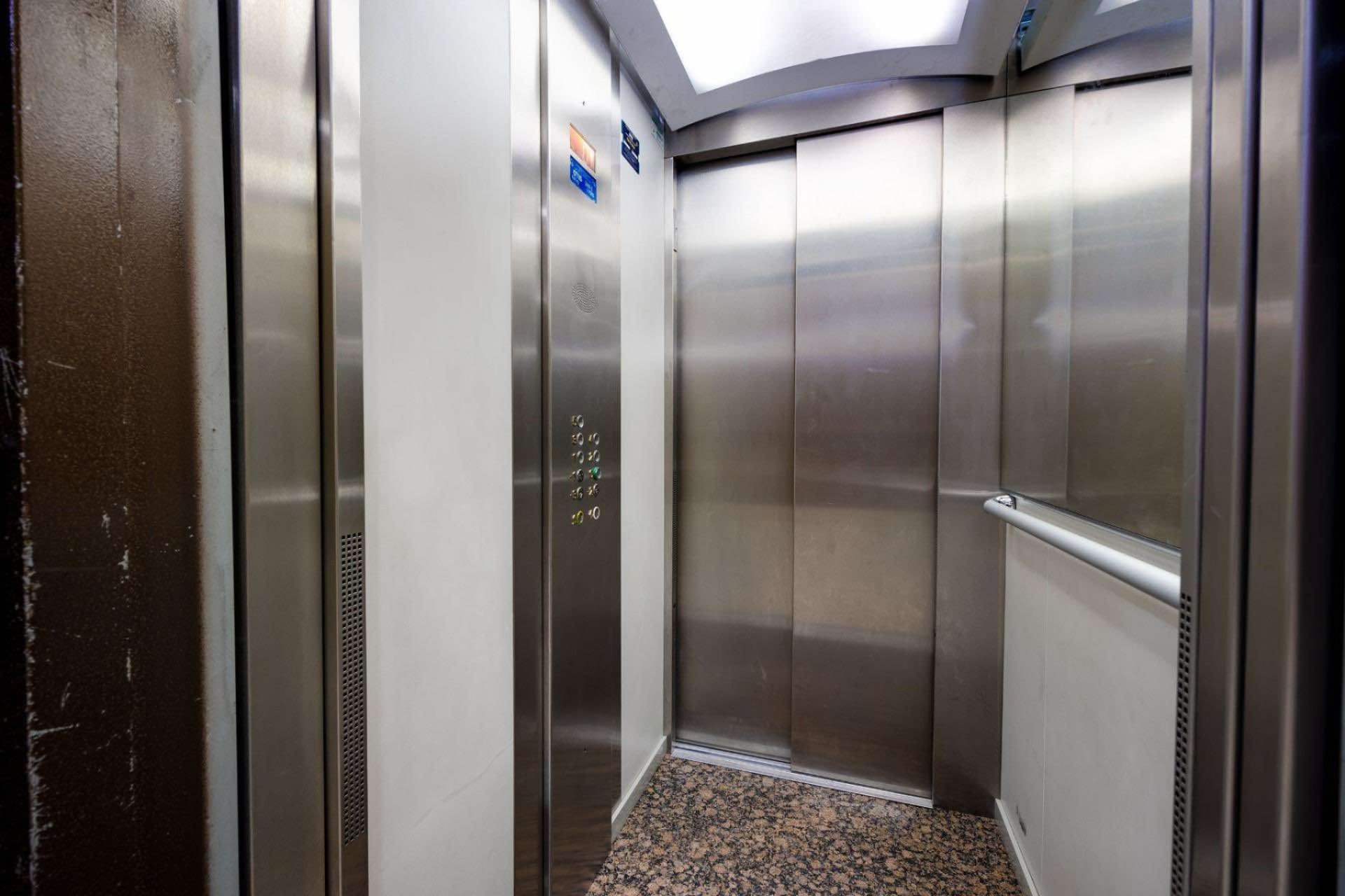 Herverkoop - Appartement / flat - Torrevieia - Center