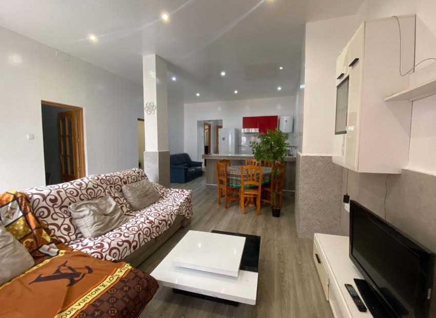 Herverkoop - Appartement / flat - Torrevieia - Center