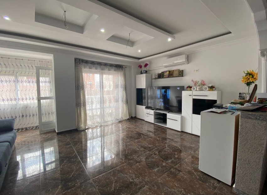 Herverkoop - Appartement / flat - Torrevieia - Center