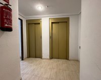 Herverkoop - Appartement / flat - Torrevieia - Center