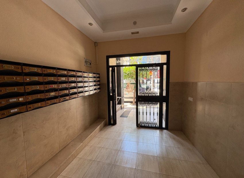 Herverkoop - Appartement / flat - Torrevieia - Center