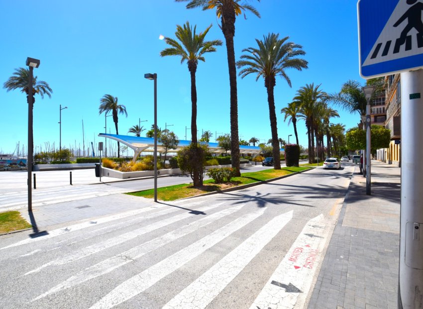 Herverkoop - Appartement / flat - Torrevieia - Center