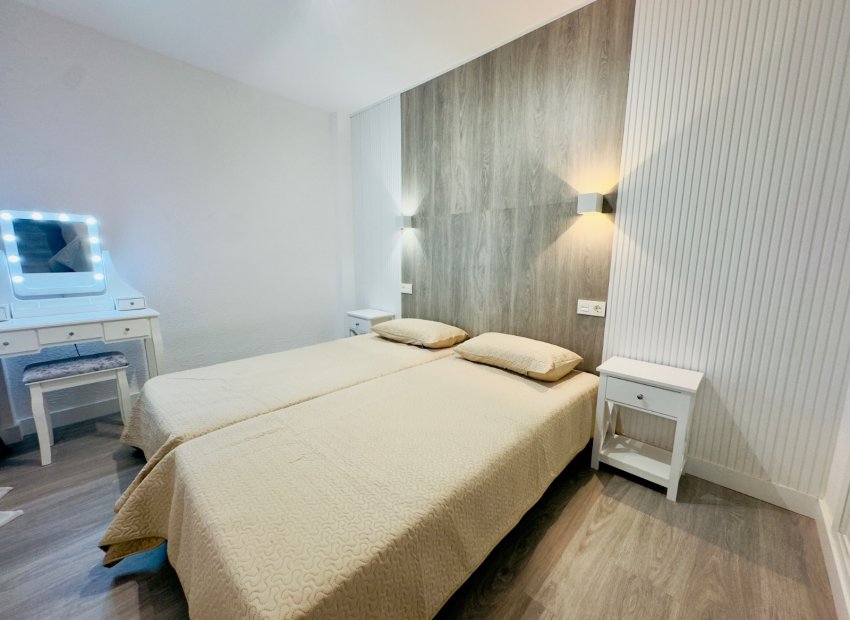 Herverkoop - Appartement / flat - Torrevieia - Center