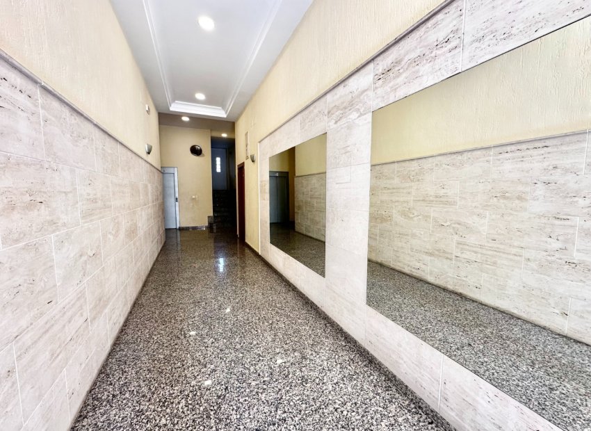 Herverkoop - Appartement / flat - Torrevieia - Center