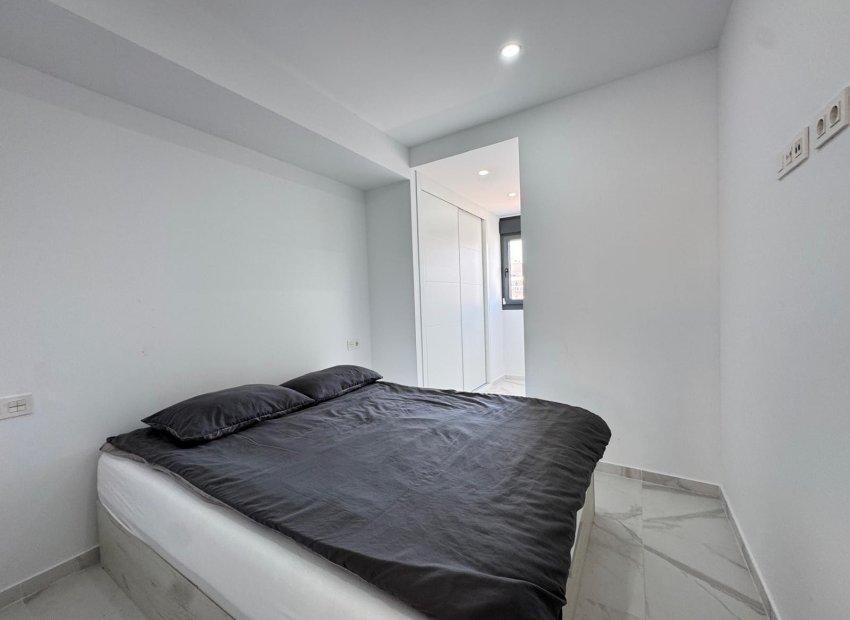 Herverkoop - Appartement / flat - Torrevieia - Center