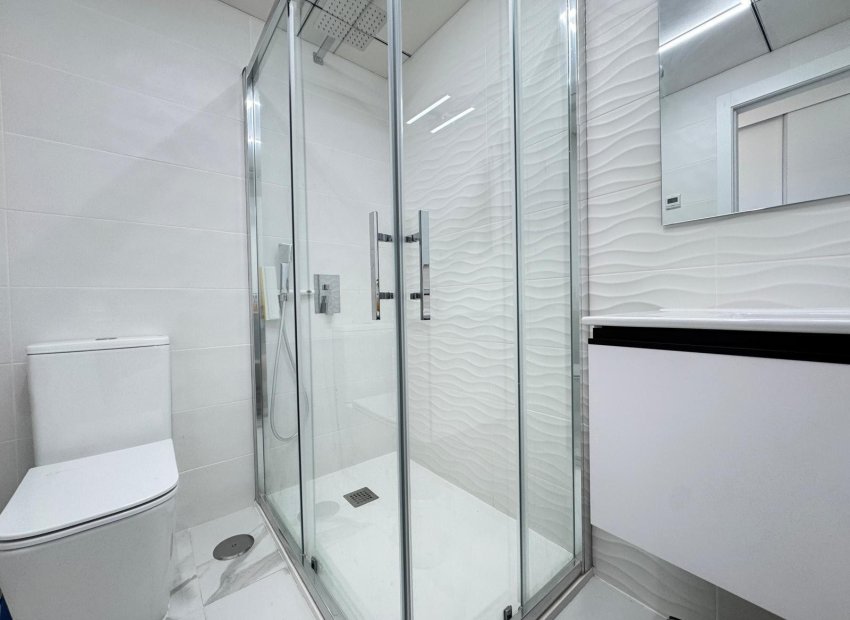 Herverkoop - Appartement / flat - Torrevieia - Center