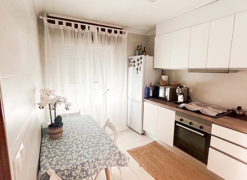 Herverkoop - Appartement / flat - Torrevieia - Center