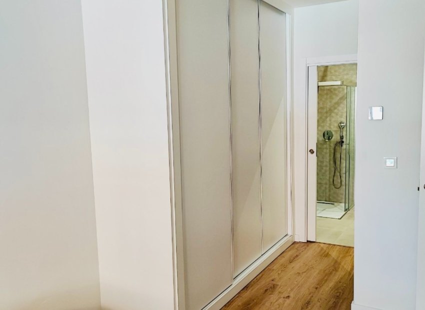 Herverkoop - Appartement / flat - Torrevieia - Center