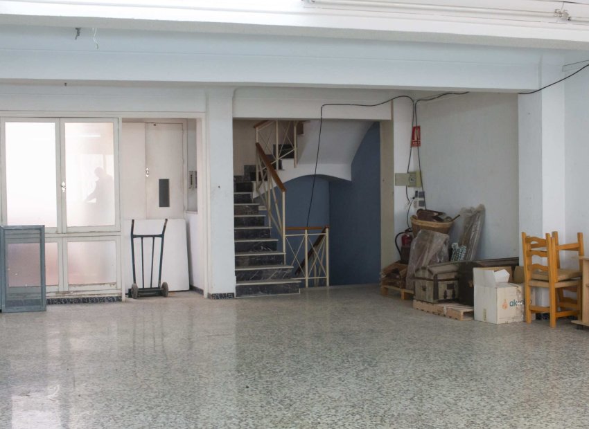 Herverkoop - Appartement / flat - Torrevieia - Center