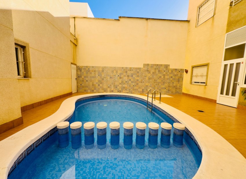 Herverkoop - Appartement / flat - Torrevieia - Center