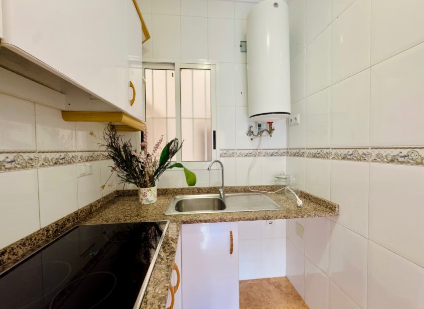 Herverkoop - Appartement / flat - Torrevieia - Center