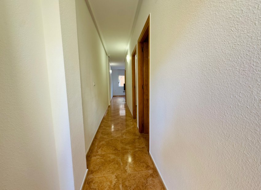 Herverkoop - Appartement / flat - Torrevieia - Center