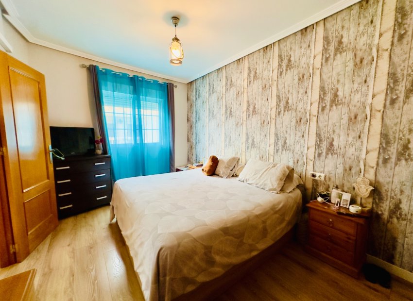 Herverkoop - Appartement / flat - Torrevieia - Center