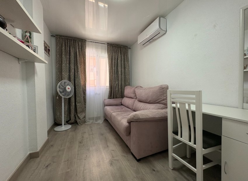 Herverkoop - Appartement / flat - Torrevieia - Center