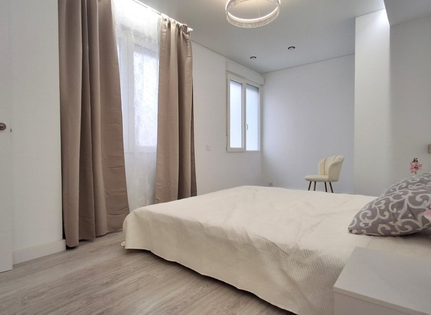 Herverkoop - Appartement / flat - Torrevieia - Playa Acequion