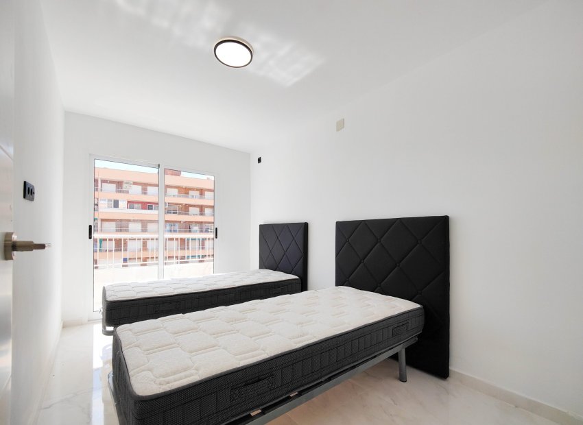 Herverkoop - Appartement / flat - Torrevieia - Punta Prima