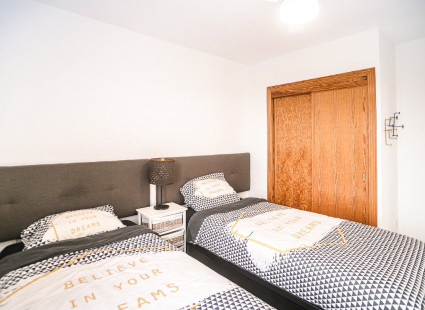 Herverkoop - Appartement / flat - Torrevieia - Punta Prima