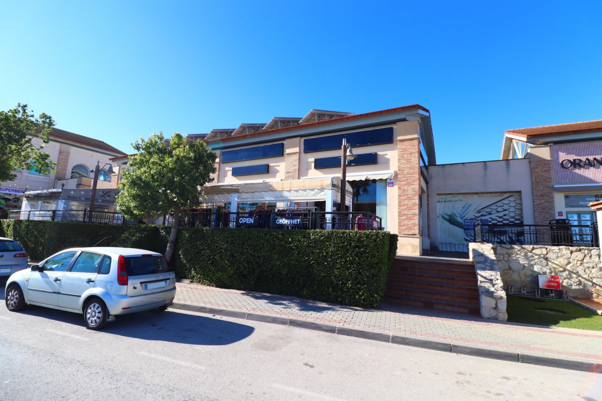 Herverkoop - Commercial (Leasehold) - Algorfa - La Finca Golf Resort