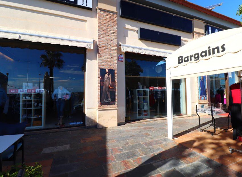 Herverkoop - Commercial (Leasehold) - Algorfa - La Finca Golf Resort
