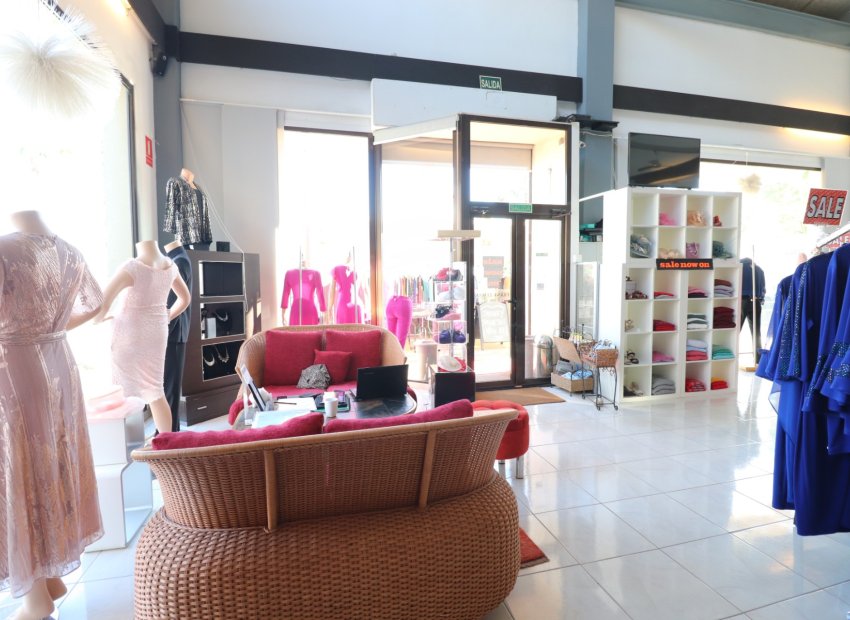 Herverkoop - Commercial (Leasehold) - Algorfa - La Finca Golf Resort