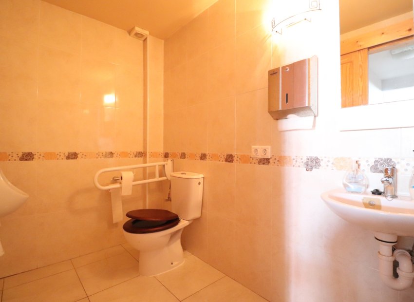 Herverkoop - Commercial (Leasehold) - Algorfa - La Finca Golf Resort