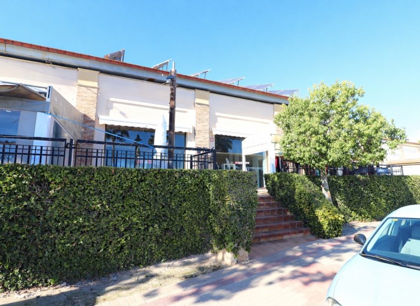 Herverkoop - Commercial (Leasehold) - Algorfa - La Finca Golf Resort