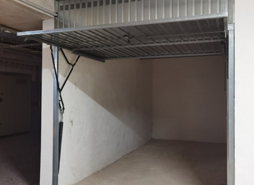 Herverkoop - Garage - Orihuela Costa - Playa Flamenca