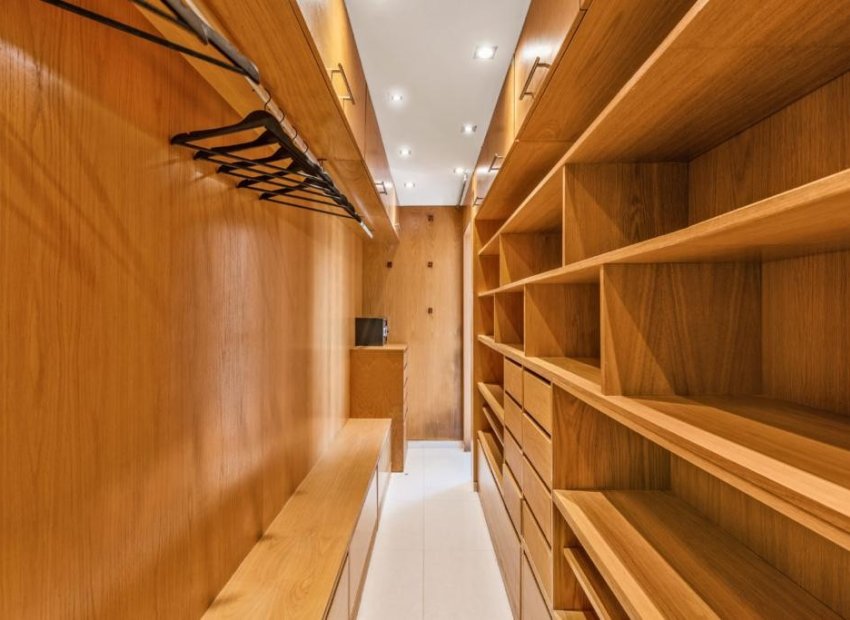 Herverkoop - Reclame - Marbella - Nueva Andalucía