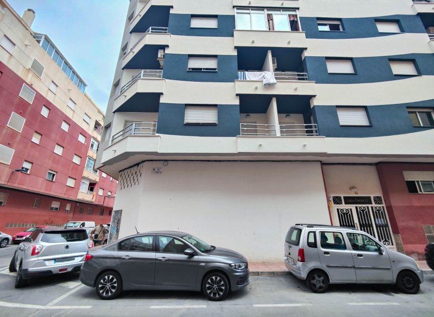 Herverkoop - Reclame - Torrevieia - Playa Los Naufragos