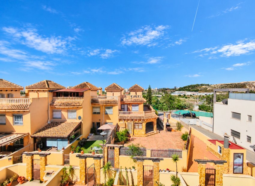 Herverkoop - Townhouse / Duplex / Corner - Guardamar del Segura - Center - El Raso