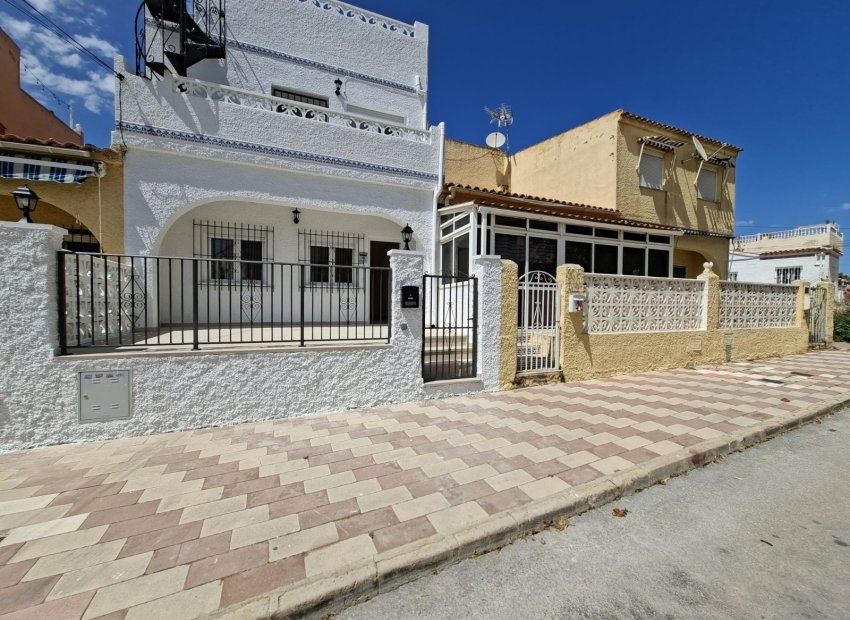 Herverkoop - Townhouse / Duplex / Corner - La Marina - La Marina - Urbanization