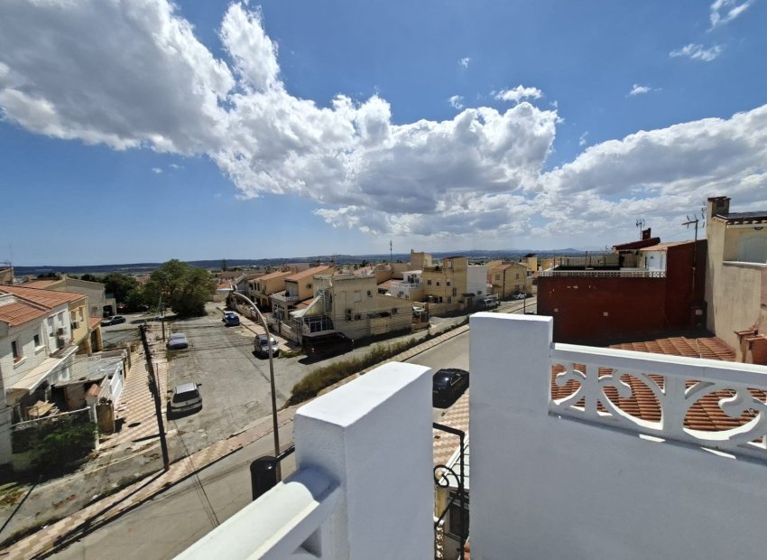 Herverkoop - Townhouse / Duplex / Corner - La Marina - La Marina - Urbanization