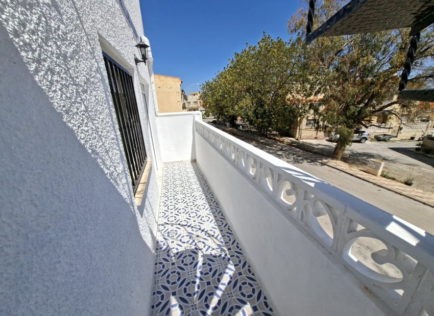 Herverkoop - Townhouse / Duplex / Corner - La Marina - La Marina - Urbanization