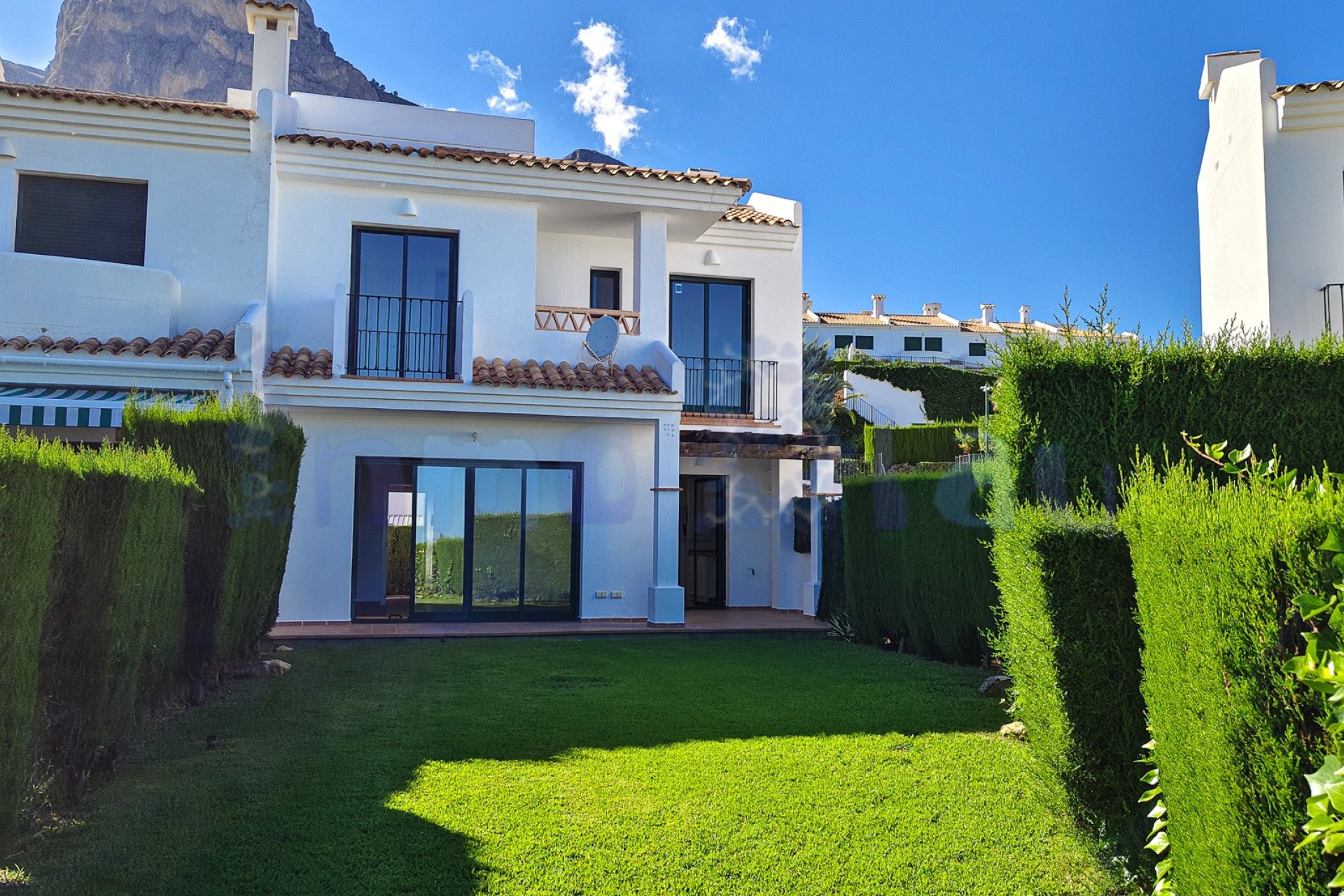 Herverkoop - Townhouse / Duplex / Corner - Polop - Urbanizacion