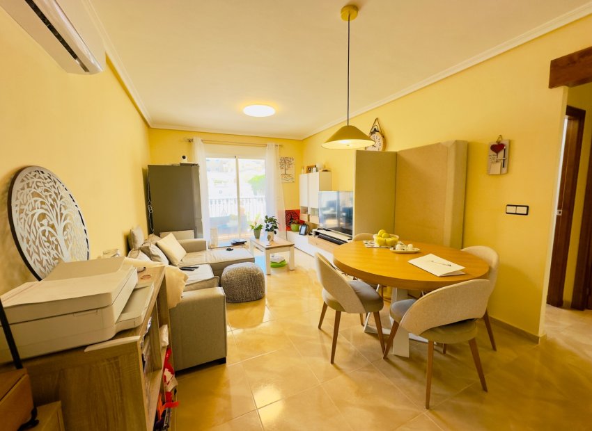 Herverkoop - Townhouse / Duplex / Corner - San Miguel de Salinas - Ciudad de las comunicaciones