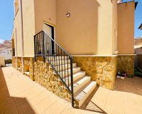 Herverkoop - Townhouse / Duplex / Corner - San Miguel de Salinas - Ciudad de las comunicaciones