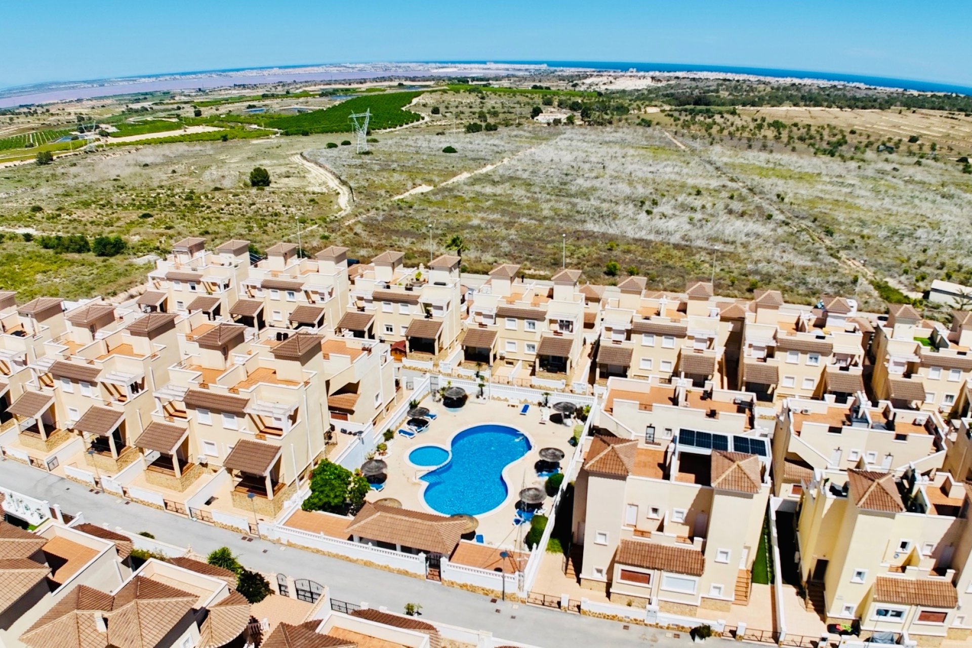 Herverkoop - Townhouse / Duplex / Corner - San Miguel de Salinas - Ciudad de las comunicaciones